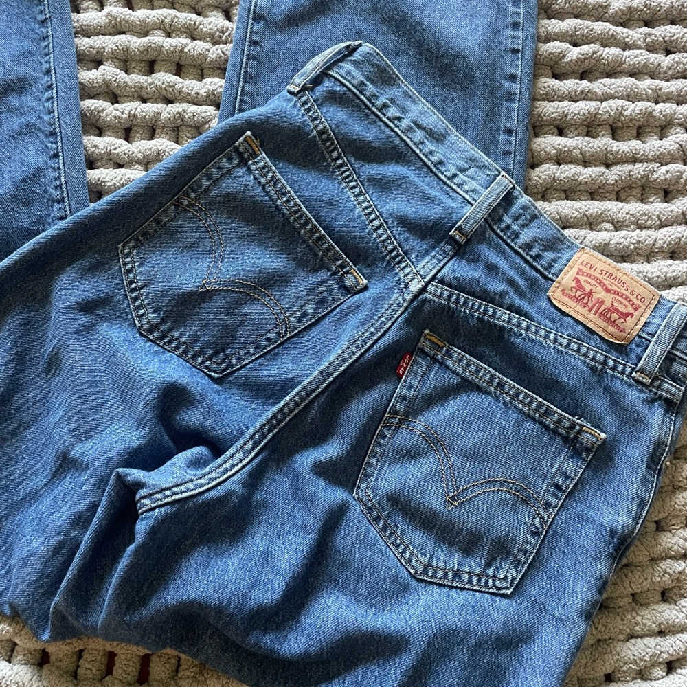 Levi's Women's High Rise Blue Jeans - Picture 4 of 6